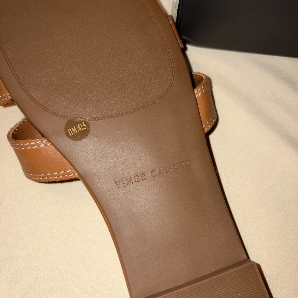 NIB Vince Camuto Arisha Sandals 11 M Brown Leather Slip-On Square Toe Flat Logo